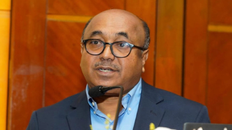 পিএসসি চেয়ারম্যানের পদ ছাড়ছেন অধ্যাপক মোবাশ্বের মোনেম