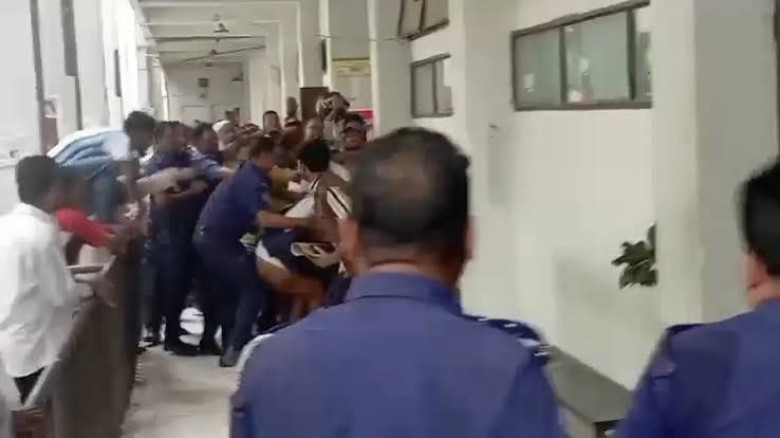 নারায়ণগঞ্জে আদালতে হাজিরা দিতে এসে মারধর