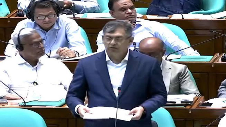 ‘ফ্যাসিবাদী সরকারের’ সময়ে পুলিশে দলীয় নিয়োগ, সংসদে জানালেন স্বরাষ্ট্রমন্ত্রী