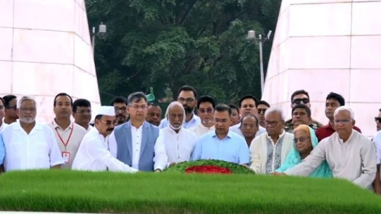 বিএনপির প্রতিষ্ঠাবার্ষিকীতে জিয়াউর রহমান ও খালেদা জিয়ার সমাধিতে তারেক রহমানের শ্রদ্ধা