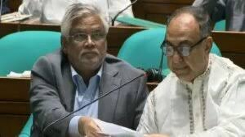 শারীরিক অসুস্থতার মধ্যেও সংসদে মির্জা আব