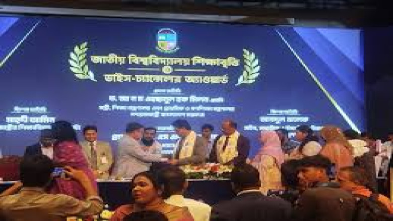 ভাইস চ্যান্সেলর অ্যাওয়ার্ড পেলেন ৫৭ শিক্