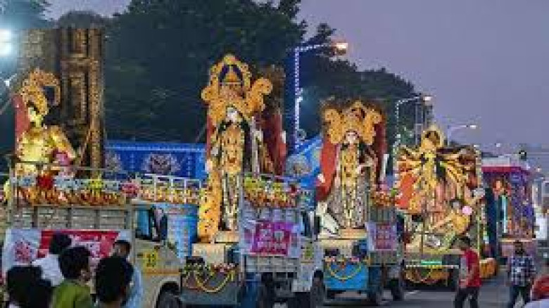 কলকাতায় দুর্গাপূজার আয়োজনে ভাটা, গণেশপূজায় উল্টো চিত্র উত্তর-পশ্চিম ভারতে