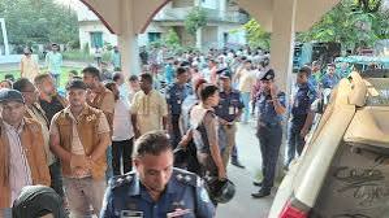 স্থানীয় বিএনপির বিরোধিতার মধ্যেই নিজ এলাকায় অনুষ্ঠান করলেন রুমিন ফারহানা