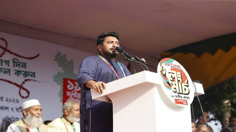 তারেক রহমানের উদ্দেশে নাহিদ ইসলাম, ‘কীভাবে ক্ষমতা থেকে যাবেন, তা নির্ধারণ করতে হবে’