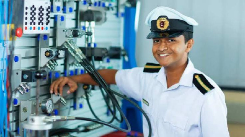 সমুদ্রে ক্যারিয়ারের সুযোগ, এসএসসি পাসেই মেরিন শিক্ষানবিশ কোর্সে ভর্তি