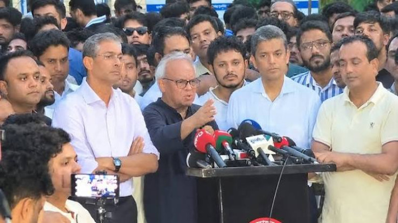 বোমাবাজি করে যারা, তারা বাংলাদেশের স্বাধ