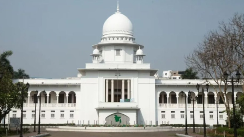 ন্যাশনাল ব্যাংকের চার গ্রাহকের টাকা তুলতে না দেওয়া...