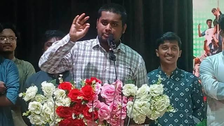 ‘সুবিধাভোগীর তালিকায় সবার আগে এমপির বউ’—হাসনাত আবদুল্লাহ