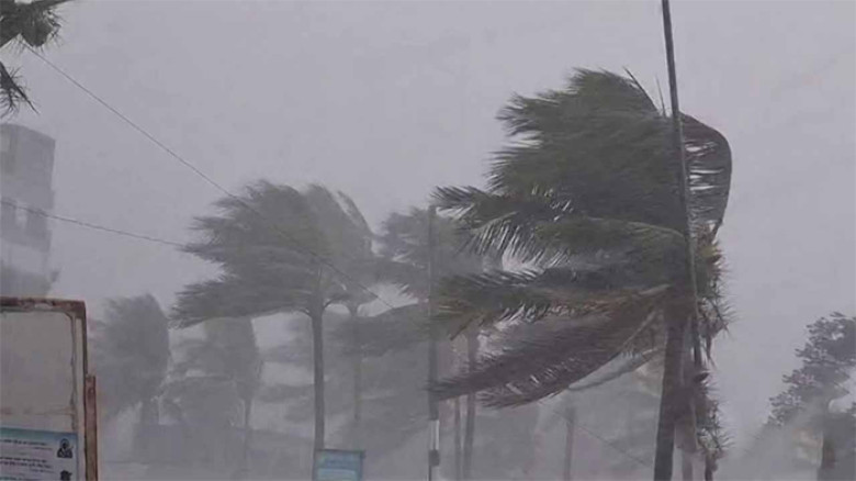 ৫ অঞ্চলে ঘণ্টায় ৬০ কিমি বেগে ঝড়বৃষ্টির