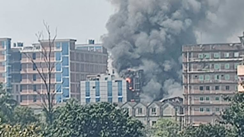 টঙ্গীর ওষুধ কারখানায় ভয়াবহ আগুন, নিয়ন্ত্রণে কর্মরত ৮ ইউনিট