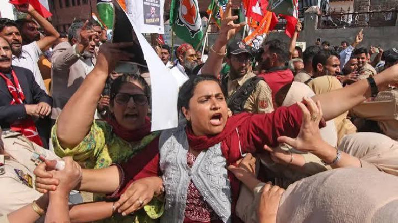 ভারতে ভোটার তালিকা থেকে কোটি মানুষের নাম বাদ, নাগরিকত্ব নিয়ে সংশয়