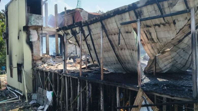 ইনানীতে ভয়াবহ আগুনে একই পরিবারের ছয়জনসহ নিহত ১০