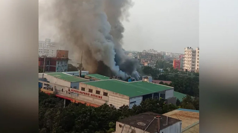 গাজীপুরের ইবনে সিনা ওষুধ কারখানায় আগুন