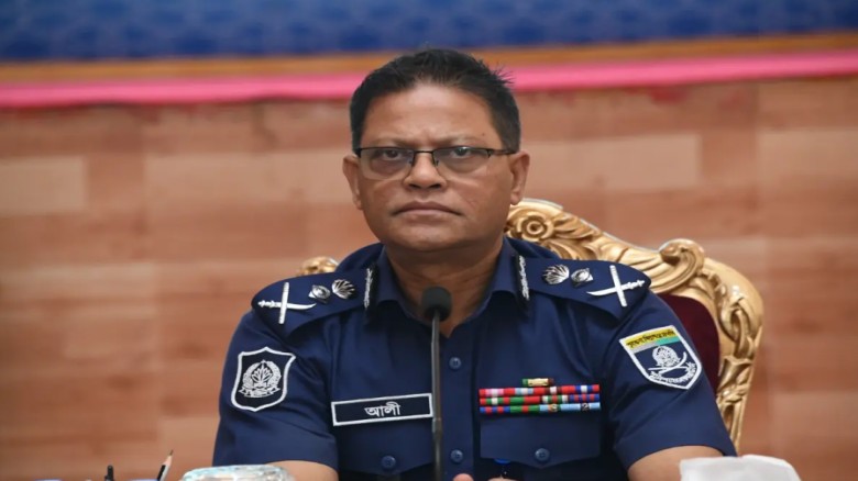 আইজিপিকে দ্রুত পদ ছাড়ার আহ্বান নাহিদ ইসল
